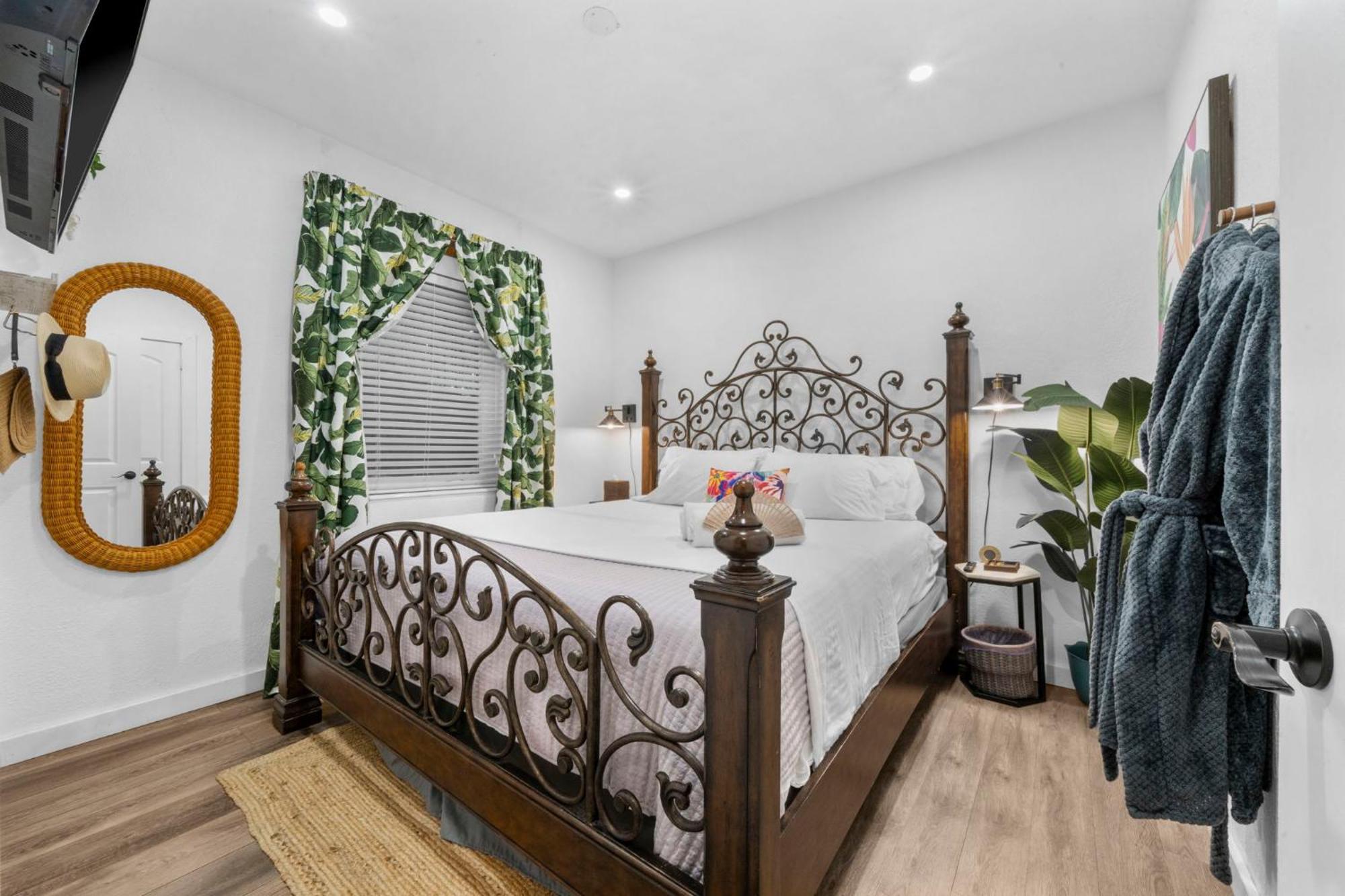 Stunning Little Havana Suites Close To Airport, Calle Ocho, Brickell, Wynwood And The Beaches - Free Parking ไมอามี ภายนอก รูปภาพ