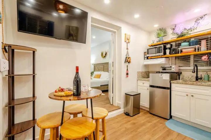 Stunning Little Havana Suites Close To Airport, Calle Ocho, Brickell, Wynwood And The Beaches - Free Parking ไมอามี ภายนอก รูปภาพ