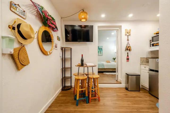 Stunning Little Havana Suites Close To Airport, Calle Ocho, Brickell, Wynwood And The Beaches - Free Parking ไมอามี ภายนอก รูปภาพ