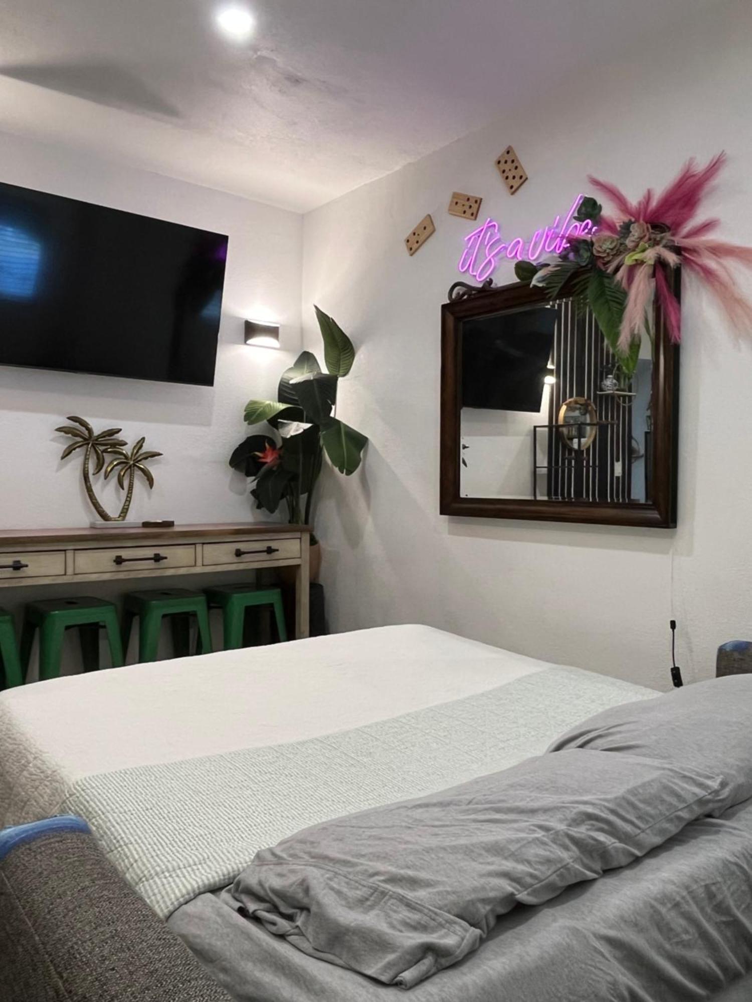 Stunning Little Havana Suites Close To Airport, Calle Ocho, Brickell, Wynwood And The Beaches - Free Parking ไมอามี ภายนอก รูปภาพ